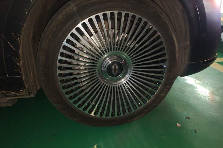 Used Hima AITO M9 2025 Extended-Range Ultra Version 52 kWh 6-Seater Right Front Wheel Hub