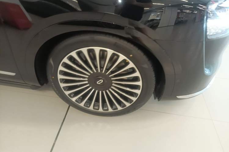 Used Hima AITO M9 2025 Extended-Range Ultra Version 52 kWh 6-Seater Right Front Wheel Hub