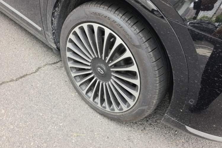 Used Hima AITO M9 2025 All-Electric Ultra Version 100 kWh 5-Seater Model Right Front Wheel Hub