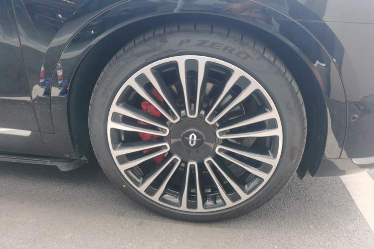 Used Hima AITO M9 2025 Extended-Range Ultra Version 52 kWh 5-Seater Edition Right Front Wheel Hub