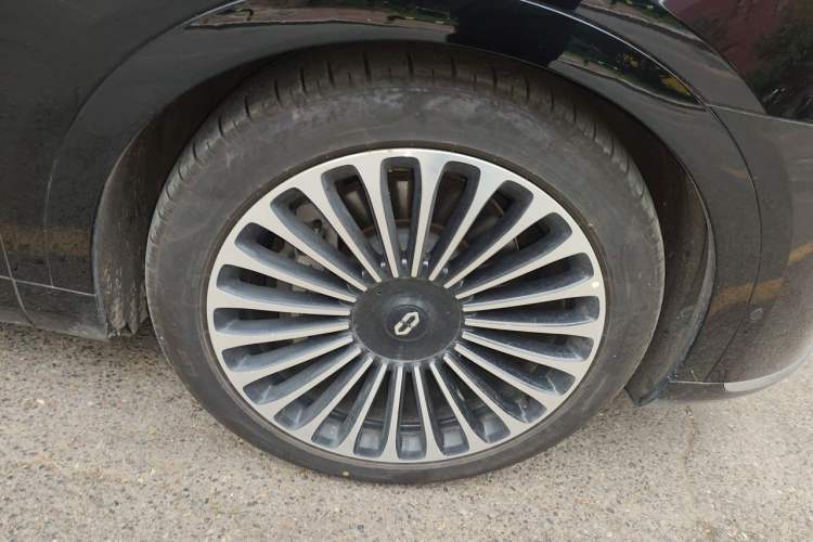 Used Hima AITO M9 2025 Extended-Range Ultra Version 52 kWh 6-Seater Right Front Wheel Hub