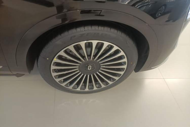 Used Hima AITO M9 2025 Extended-Range Ultra Version 52 kWh 6-Seater Right Front Wheel Hub