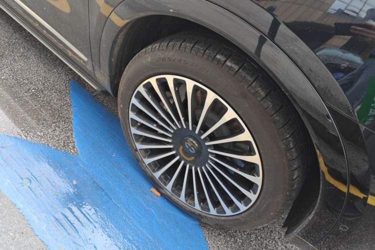 Used Hima AITO M9 2025 All-Electric Max Version 100 kWh 6-Seater Right Front Wheel Hub
