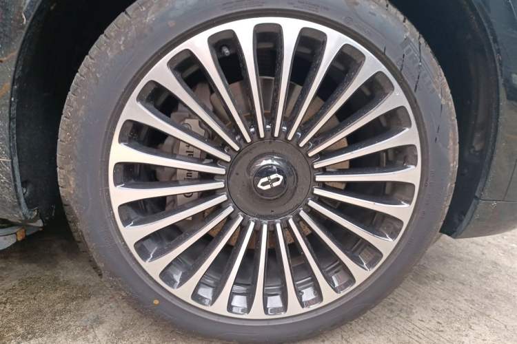 Used Hima AITO M9 2025 Extended-Range Ultra Version 52 kWh 6-Seater Right Front Wheel Hub