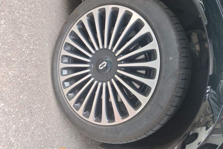 Used Hima AITO M9 2025 Extended-Range Ultra Version 52 kWh 6-Seater Right Front Wheel Hub
