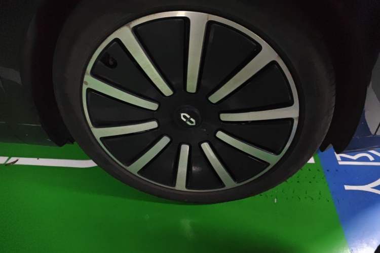 Used Hima AITO M9 2025 Extended-Range Ultra Version 52 kWh 6-Seater Right Front Wheel Hub
