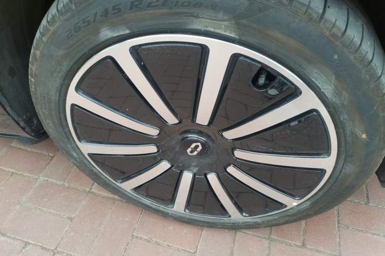 Used Hima AITO M9 2025 Extended-Range Ultra Version 52 kWh 6-Seater Right Front Wheel Hub