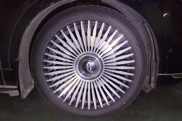 Used Hima AITO M9 2025 Extended-Range Ultra Version 52 kWh 6-Seater Right Front Wheel Hub