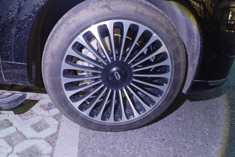Used Hima AITO M9 2025 Extended-Range Ultra Version 52 kWh 6-Seater Right Front Wheel Hub