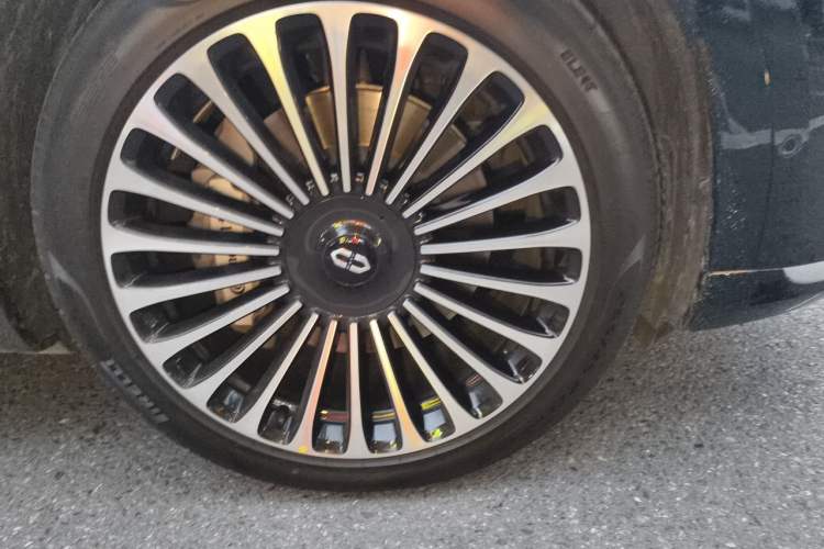 Used Hima AITO M9 2025 Extended-Range Ultra Version 52 kWh 6-Seater Right Front Wheel Hub