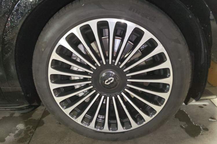 Used Hima AITO M9 2025 Extended-Range Ultra Version 52 kWh 6-Seater Right Front Wheel Hub