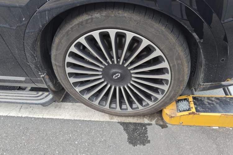 Used Hima AITO M9 2025 Extended-Range Ultra Version 52 kWh 6-Seater Right Front Wheel Hub
