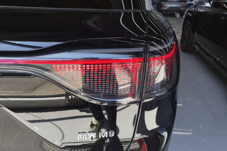 Used Hima AITO M9 2025 Extended-Range Ultra Version 52 kWh 6-Seater Right Rear Taillight