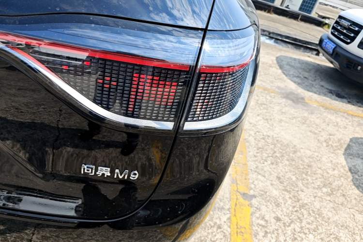Used Hima AITO M9 2025 Extended-Range Ultra Version 52 kWh 6-Seater Right Rear Taillight