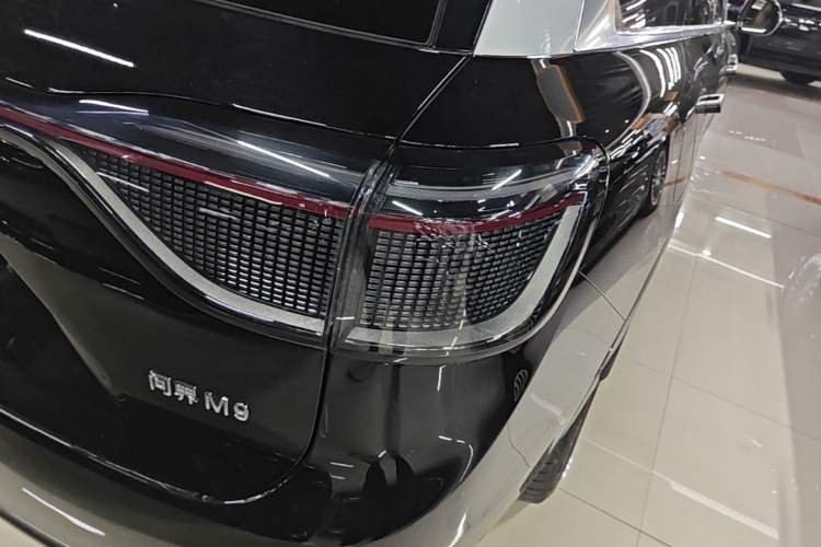 Used Hima AITO M9 2025 Extended-Range Ultra Version 52 kWh 6-Seater Right Rear Taillight