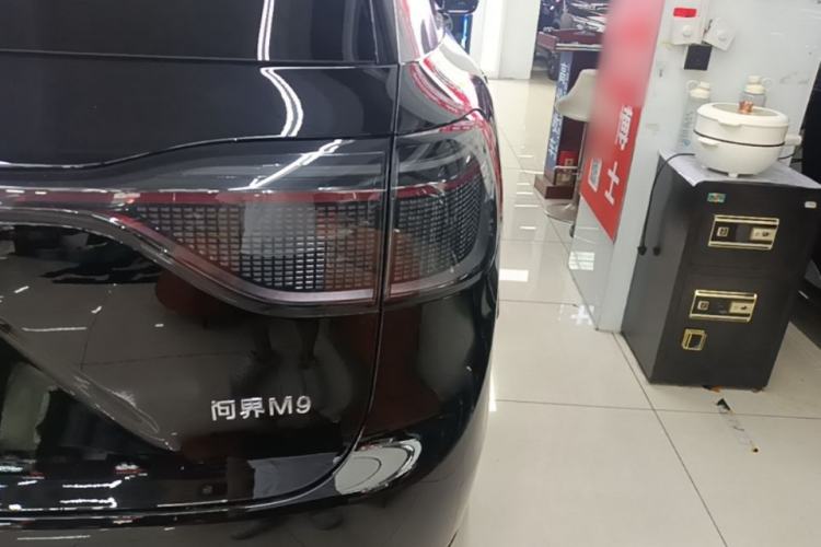 Used Hima AITO M9 2025 Extended-Range Ultra Version 52 kWh 6-Seater Right Rear Taillight