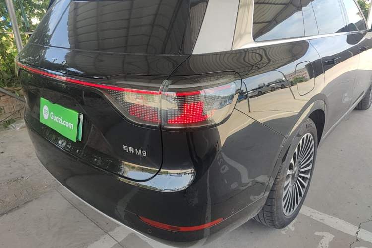 Used Hima AITO M9 2025 Extended-Range Ultra Version 52 kWh 6-Seater Right Rear Taillight