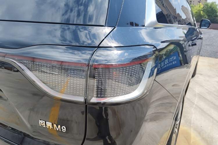Used Hima AITO M9 2025 Extended-Range Ultra Version 52 kWh 6-Seater Right Rear Taillight