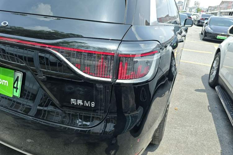 Used Hima AITO M9 2025 Extended-Range Max Version 52 kWh 6-Seater Edition Right Rear Taillight