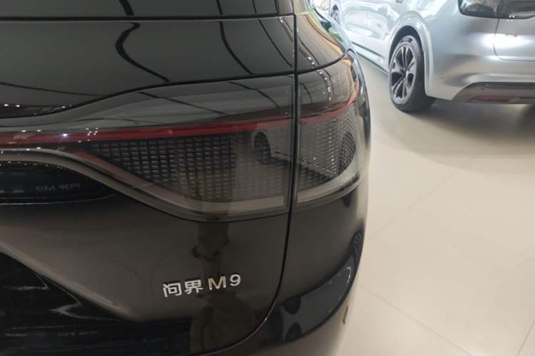 Used Hima AITO M9 2025 Extended-Range Ultra Version 52 kWh 6-Seater Right Rear Taillight
