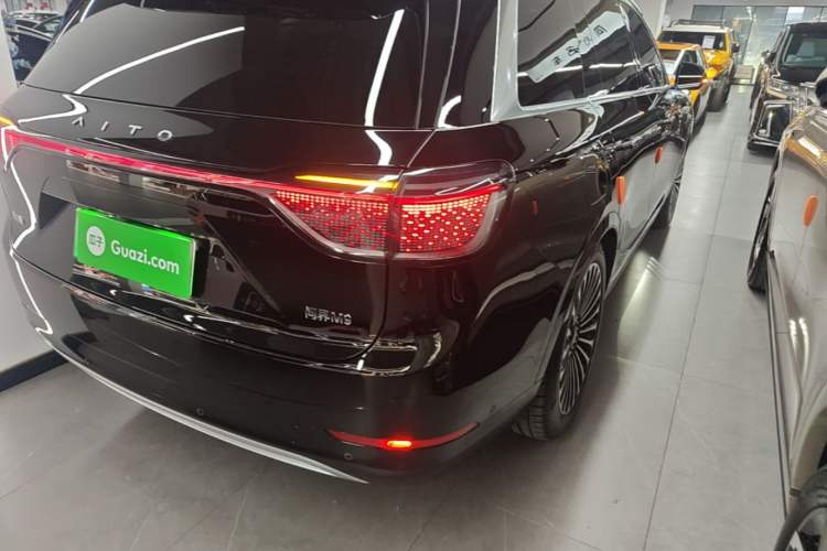 Used Hima AITO M9 2025 Extended-Range Ultra Version 52 kWh 6-Seater Right Rear Taillight