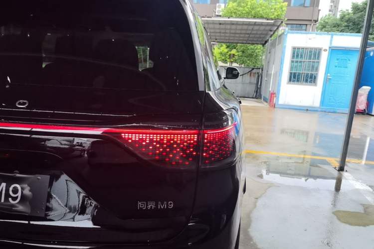 Used Hima AITO M9 2025 Extended-Range Max Version 52 kWh 6-Seater Edition Right Rear Taillight