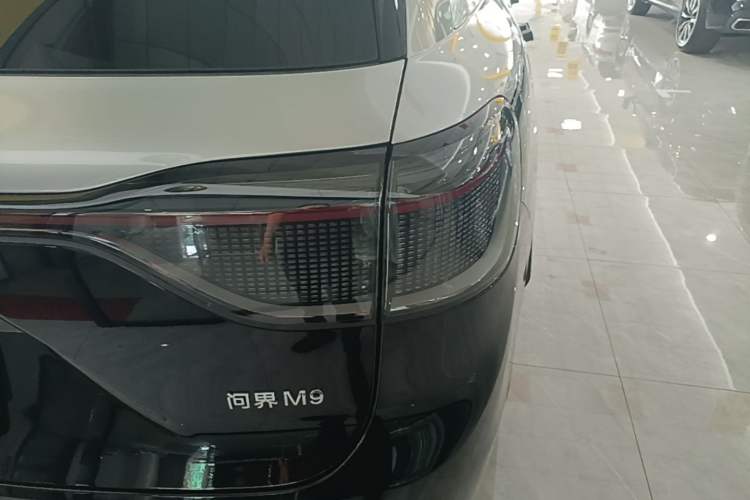 Used Hima AITO M9 2025 Extended-Range Ultra Version 52 kWh 5-Seater Edition Right Rear Taillight