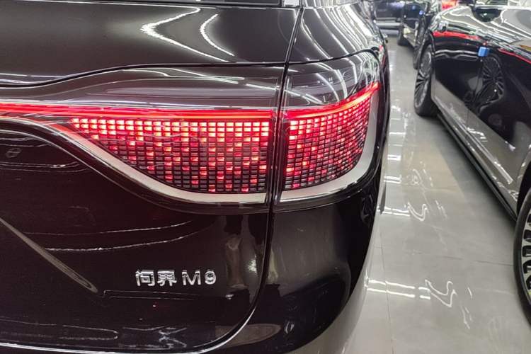 Used Hima AITO M9 2025 Extended-Range Ultra Version 52 kWh 6-Seater Right Rear Taillight
