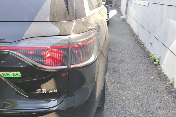 Used Hima AITO M9 2025 Extended-Range Max Version 52 kWh 6-Seater Edition Right Rear Taillight
