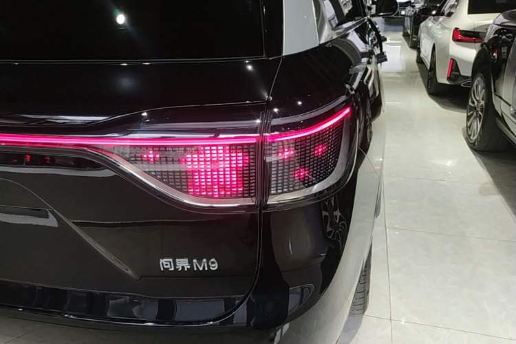 Used Hima AITO M9 2025 Extended-Range Ultra Version 52 kWh 6-Seater Right Rear Taillight