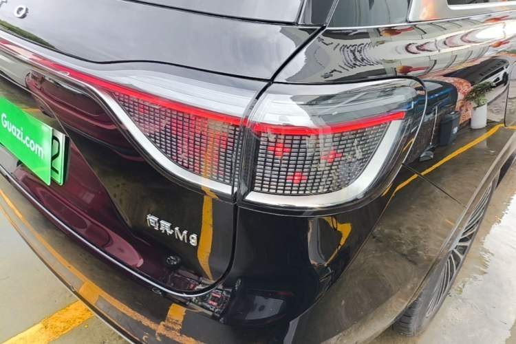 Used Hima AITO M9 2025 Extended-Range Max Version 52 kWh 5-Seater Edition Right Rear Taillight