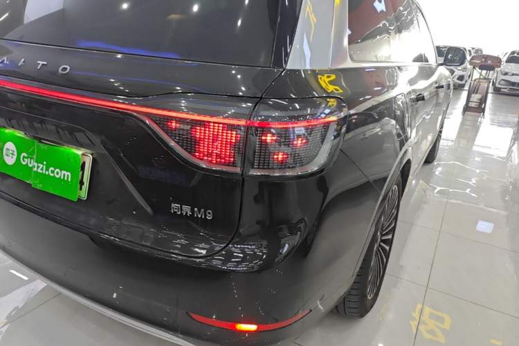 Used Hima AITO M9 2025 Extended-Range Ultra Version 52 kWh 6-Seater Right Rear Taillight