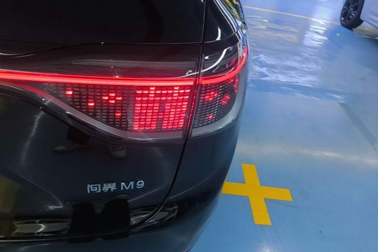 Used Hima AITO M9 2025 Extended-Range Ultra Version 52 kWh 6-Seater Right Rear Taillight