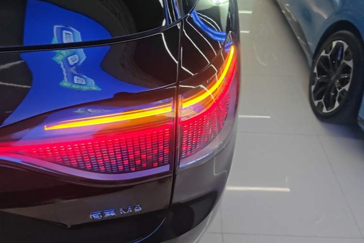 Used Hima AITO M9 2025 Extended-Range Ultra Version 52 kWh 6-Seater Right Rear Taillight
