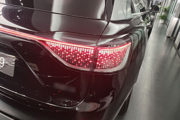 Used Hima AITO M9 2025 Extended-Range Ultra Version 52 kWh 6-Seater Right Rear Taillight