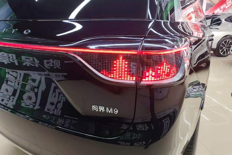 Used Hima AITO M9 2025 Extended-Range Ultra Version 52 kWh 6-Seater Right Rear Taillight