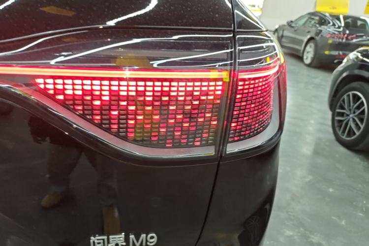 Used Hima AITO M9 2025 Extended-Range Ultra Version 52 kWh 6-Seater Right Rear Taillight