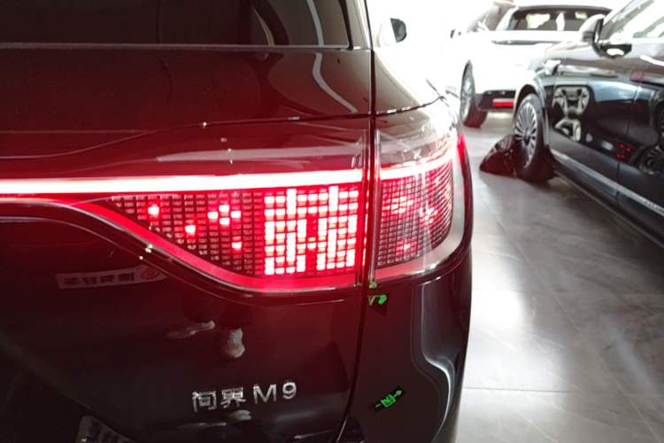 Used Hima AITO M9 2025 Extended-Range Ultra Version 52 kWh 6-Seater Right Rear Taillight