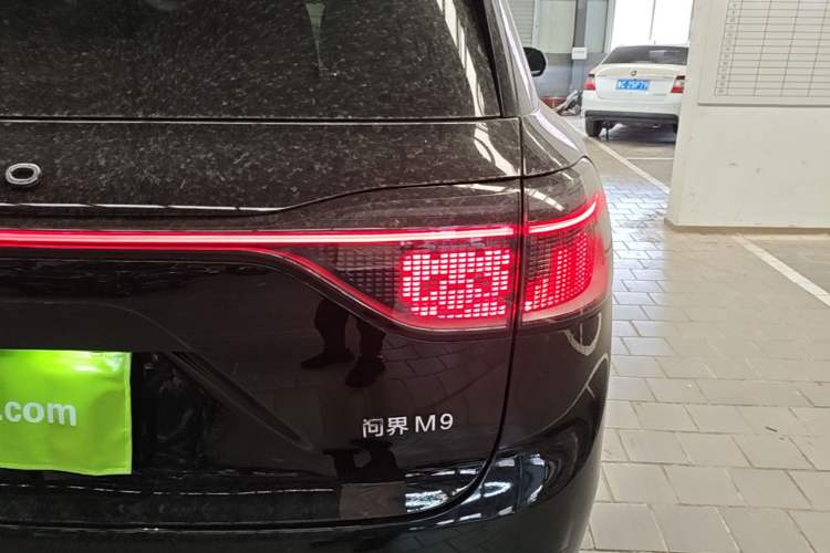 Used Hima AITO M9 2025 Extended-Range Ultra Version 52 kWh 6-Seater Right Rear Taillight