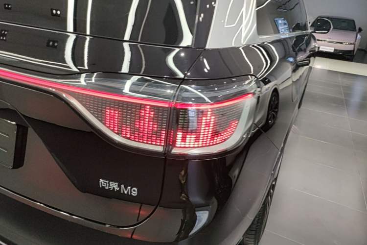 Used Hima AITO M9 2025 Extended-Range Ultra Version 52 kWh 6-Seater Right Rear Taillight