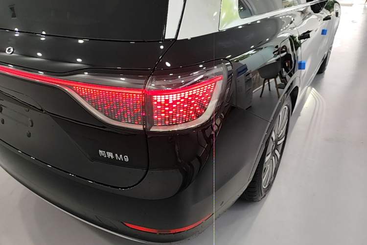 Used Hima AITO M9 2025 Extended-Range Max Version 52 kWh 6-Seater Edition Right Rear Taillight