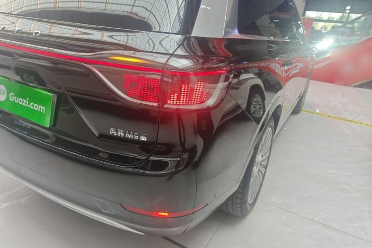 Used Hima AITO M9 2025 Pure Electric Ultra Version 100 kWh 6-Seater Model Right Rear Taillight