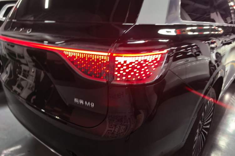 Used Hima AITO M9 2025 Extended-Range Ultra Version 52 kWh 6-Seater Right Rear Taillight
