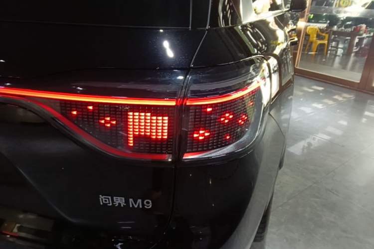 Used Hima AITO M9 2025 Extended-Range Ultra Version 52 kWh 6-Seater Right Rear Taillight