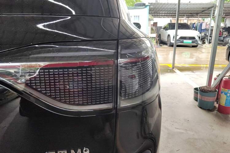 Used Hima AITO M9 2025 Extended-Range Ultra Version 52 kWh 5-Seater Edition Right Rear Taillight