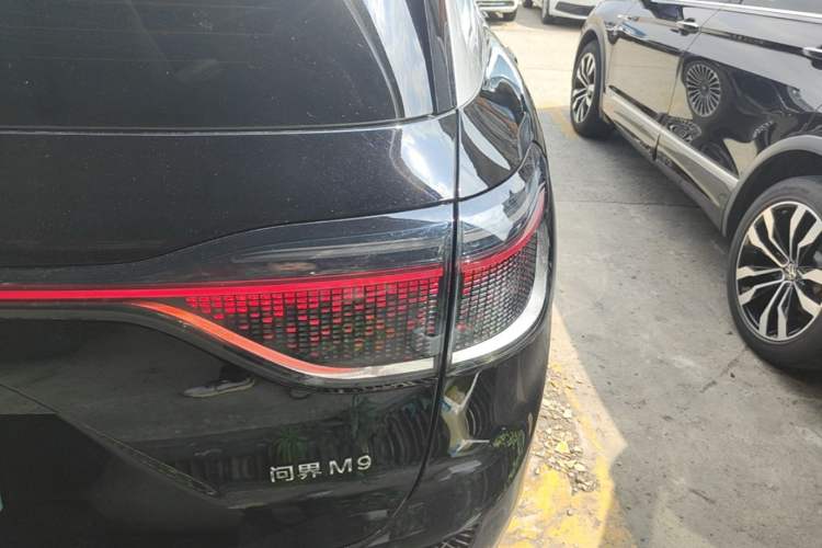 Used Hima AITO M9 2025 Extended-Range Ultra Version 52 kWh 6-Seater Right Rear Taillight