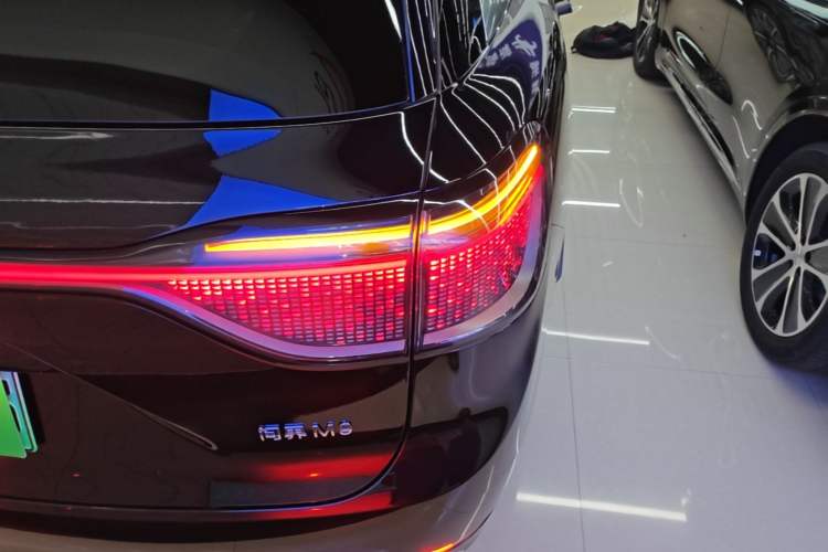 Used Hima AITO M9 2025 Extended-Range Ultra Version 52 kWh 6-Seater Right Rear Taillight