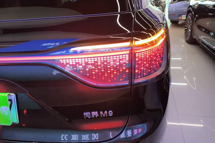 Used Hima AITO M9 2025 Extended-Range Ultra Version 52 kWh 6-Seater Right Rear Taillight