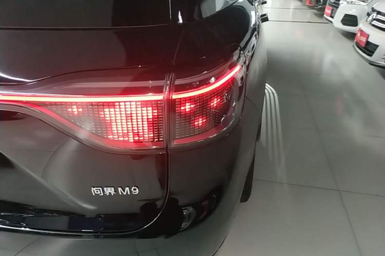 Used Hima AITO M9 2025 Extended-Range Max Version 52 kWh 5-Seater Edition Right Rear Taillight