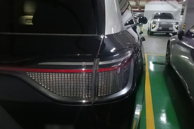 Used Hima AITO M9 2025 Extended-Range Ultra Version 52 kWh 6-Seater Right Rear Taillight